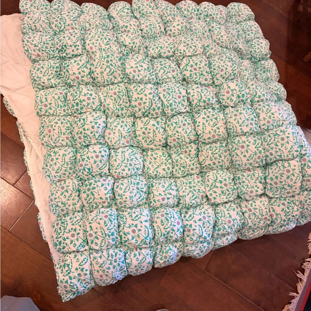 Urban outfitters marshmallow puff comforter